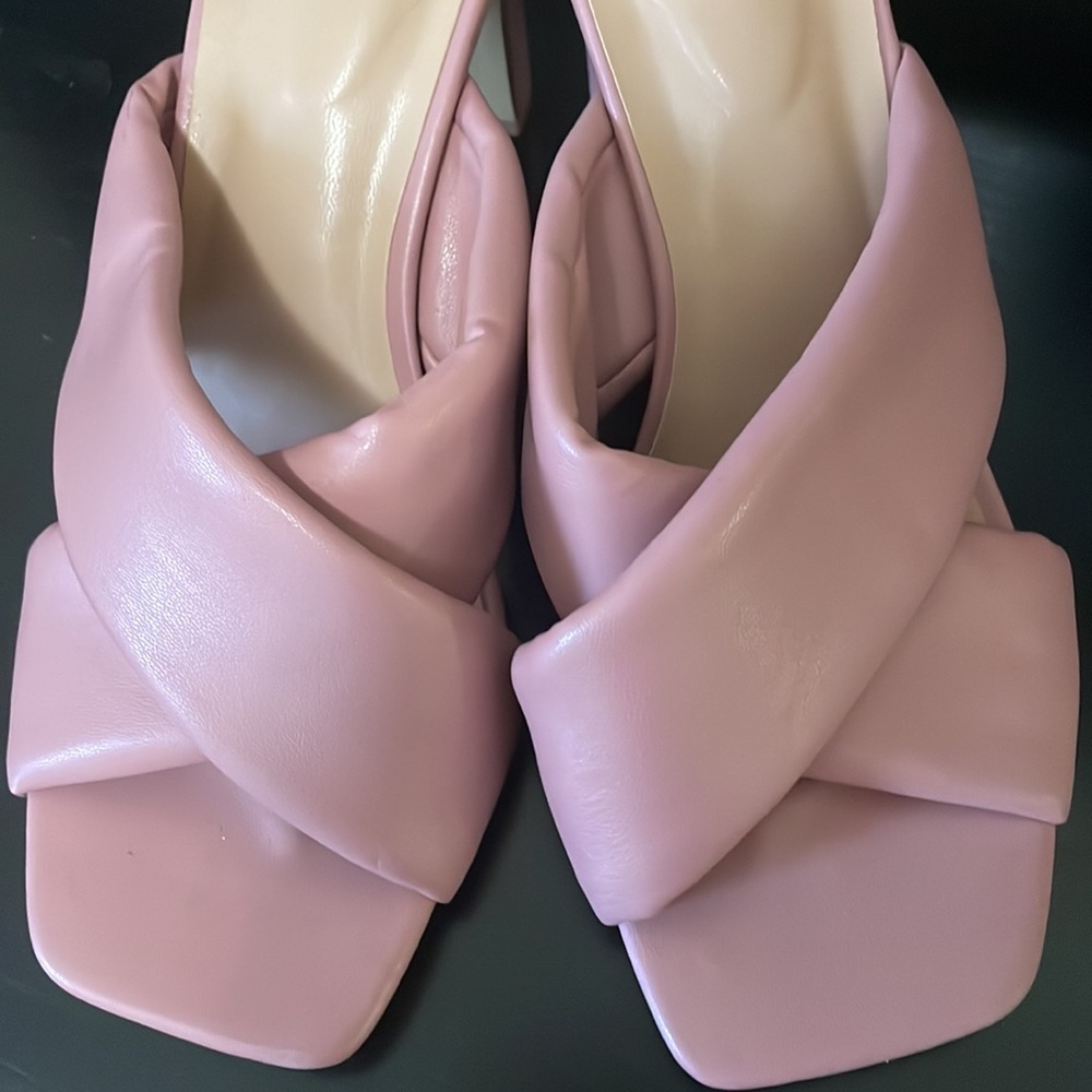 Pink heels - Picture 2 of 3